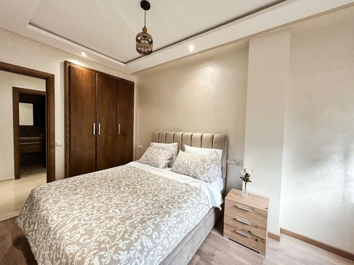 Family Beautiful 2 Bedroom Apartment *
